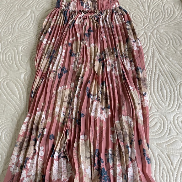 Floral pink skirt - Picture 2 of 2